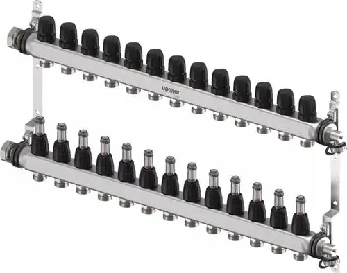 Uponor Verteiler mit zwei Reihen von Anschlüssen, ausgestattet mit schwarzen Knöpfen und Metallgehäuse, zur Verteilung von Heizungs- oder Kühlungswasser.